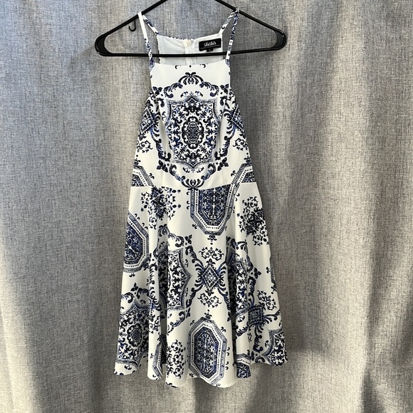 Lulus Dresses & Skirts - LuLu’s Blue & White Paisley Mini Dress Size: Small